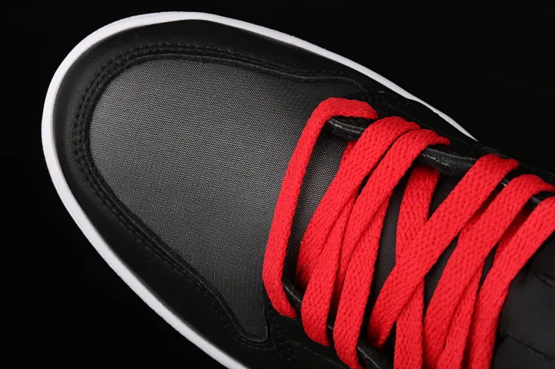 All categories Air Jordan Jordan series basketball shoes Air Jordan 1 High Air Jordan 1 Retro High OG AJ1 Joe 1 black and red silk high-top basketball shoes 555088-060